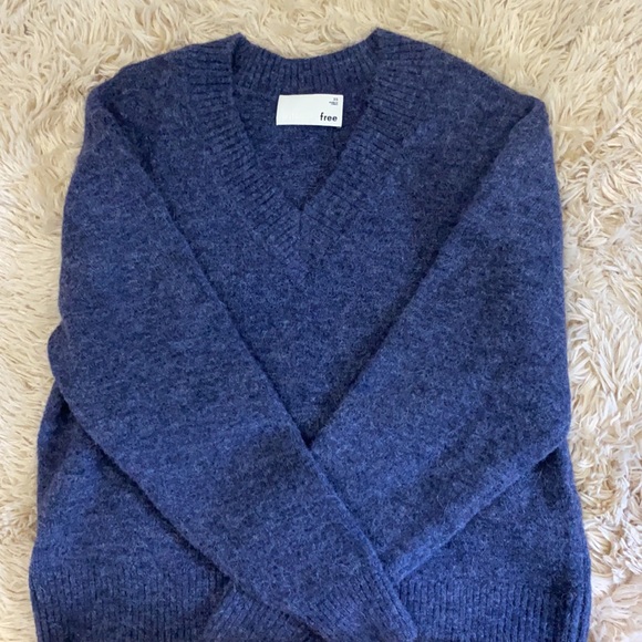 Aritzia Wilfred sweater - Picture 2 of 5